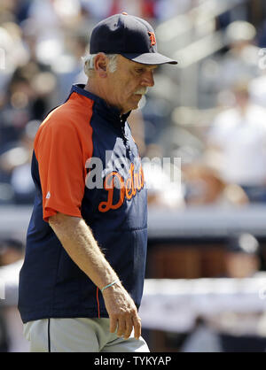 Detroit Tigers Starting Pitcher Rick Porcello 48 Tosses The Ball To