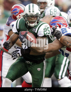 New York Jets' Joe McKnight runs the ball during the third quarter