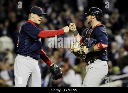 Jonathan Papelbon Fires First Pitch At Full Effort Before ALCS Game 3  Between Red Sox And Astros - CBS Boston