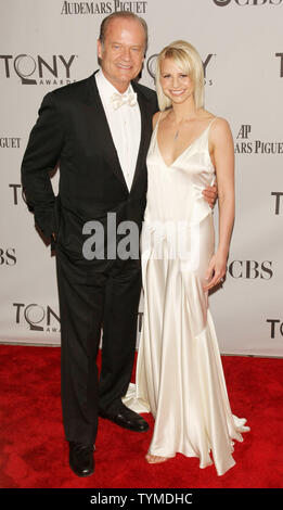 Actor Kelsey Grammer and wife Kayte Walsh arrive at the 65th Annual Tony Awards being held at the Beacon Theatre on June 12, 2011 in New York City.     UPI/Monika Graff. Stock Photo