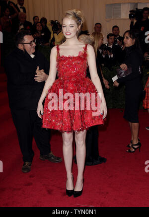 Emma Stone Met Gala May 2, 2011 – Star Style