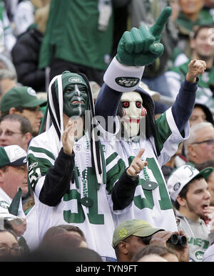 NFL football fan costumes: 47 photos of best dressed fans in crazy outfits, face  paint, wild hats and hair for game day 