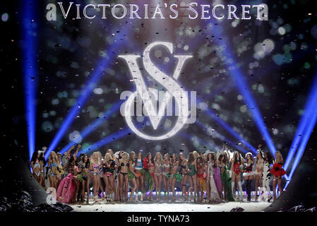 Adriana Lima, Alessandra Ambrosio, Miranda Kerr, Doutzen Kroes, Candice Swanepoel, Erin Heatherton, Lily Aldridge, Lindsay Ellingson, Behati Prinsloo and the rest of models step out on the runway at the end of the Victoria's Secret Fashion Show at the Lexington Avenue Armory in New York City on November 7, 2012.     UPI/John Angelillo  . Stock Photo