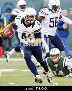 St. Louis Rams Corey Chavous (25) and Will Witherspoon try to bring down Buffalo  Bills Marshawn Lynch in the fourth quarter at the Edward Jones Dome in St.  Louis on September 28