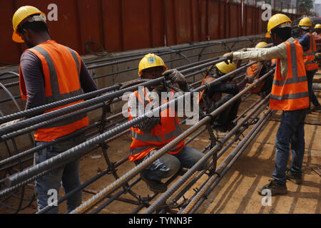 Dhaka, Bangladesh. 27th June, 2019. Construction workers work near a construction site near the National Museum at Shahbag. A government organization, Dhaka Mass Transit Company Limited with three foreign companies work on Dhaka Metro Rail project to solve the extreme amount of traffic jams in the city. Credit: MD Mehedi Hasan/ZUMA Wire/Alamy Live News Stock Photo