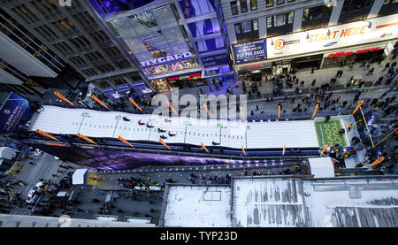 Seahawks and Broncos fans descend on MetLife Stadium before Super Bowl  XLVIII – New York Daily News