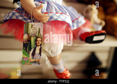 Wizard of oz 75th store anniversary dorothy doll