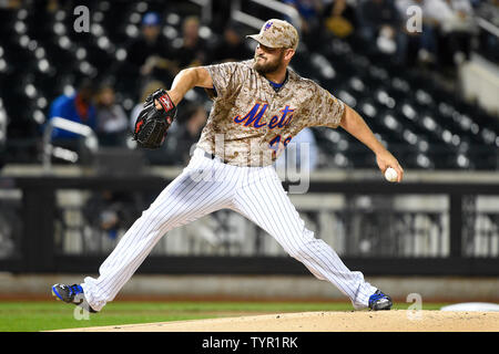 September 21, 2015: Atlanta Braves Shortstop Andrelton Simmons (19) [7976]  during a MLB National League Eats match-up between the Atlanta Braves and  the New York Mets at Citi Field in Flushing, NY. (