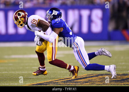 August 29, 2015: New York Giants linebacker Cole Farrand (49) in