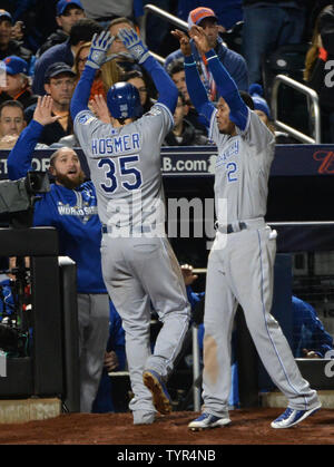 Kansas City Royals' Eric Hosmer waits to bat during spring training ...