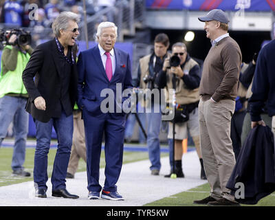 Pittsburgh Steelers owner Dan Rooney and Steelers president Art Rooney  greet EMS worker Kathy Nogalo of Lanoka Harbor, New Jersey before the New  York Giants play the Pittsburgh Steelers in week 9