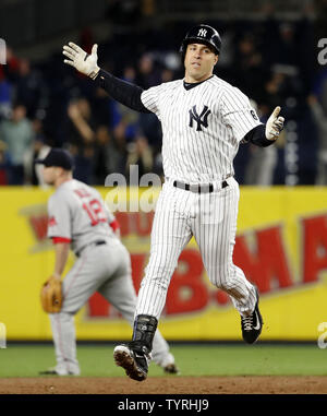 Teixeira wins it with walk-off grand slam 