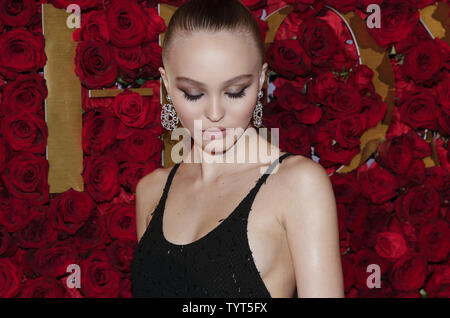 lily-rose-depp-arrives-on-the-