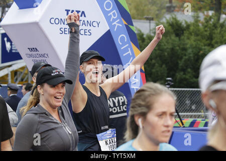 https://l450v.alamy.com/450v/tyt5xm/super-model-karlie-kloss-reacts-when-she-crosses-the-finish-line-completing-the-nyrr-tcs-new-york-city-marathon-in-new-york-city-on-november-5-2017-50000-runners-from-the-big-apple-and-around-the-world-raced-through-the-five-boroughs-on-a-course-that-winds-its-way-from-the-verrazano-bridge-before-crossing-the-finish-line-by-tavern-on-the-green-in-central-park-photo-by-john-angelilloupi-tyt5xm.jpg