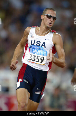 Jeremy Wariner of the USA qualifies to the men's 400 meters in the Olympic Stadium at the 2004 Athens Summer Olympic Games, August 21, 2004.   (UPI Photo/Claus Andersen) Stock Photo