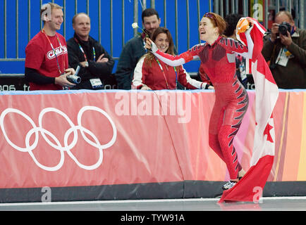 Clara Hughes of Canada wins gold in the women's 5000m speed skating at Oval Lingotto in the 2006 Torino Winter Olympic Games, February 25, 2006. (UPI Photo/Heinz Ruckemann) Stock Photo