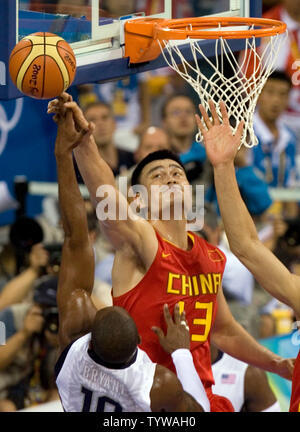 USA's Kobe Bryant slam dunks a shot against Greece during their Olympic  men's basketball preliminary round game in Beijing August 14, 2008. USA won  92-69. (UPI Photo/Stephen Shaver Stock Photo - Alamy