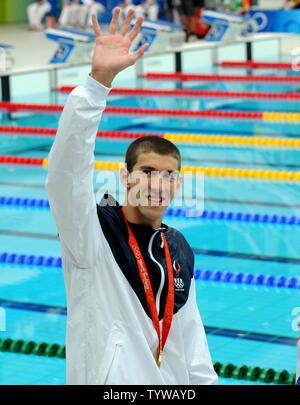 USA's Michael Phelps waves to the crowd after the award ceremony in the Men's 200M Freestyle final at the National Aquatics Center at the Summer Olympics in Beijing on August 12, 2008.  Phelps won his third gold medal of the games with a World Record time of 1:42.96.   (UPI Photo/Pat Benic) Stock Photo