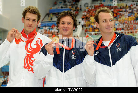 USA's gold medalist Ryan Lochte (C) and silver medalist Aaron Peirsol shows their medals with bronze medalist Russia's Arkady Vyatchanin (L)l for their efforts in the Men's 200 meter Backstroke at the National Aquatics Center at the Summer Olympics in Beijing on August 15, 2008.  Lochte won in a World Record time of 1:53.94.   (UPI Photo/Pat Benic) Stock Photo