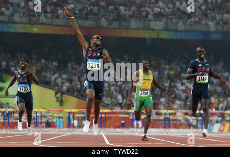USA's Angelo Taylor (3239) celebrates gold in the 400m hurdles at the Summer Olympics in Beijing on August 18, 2008. The USA swept the medals as Taylor took gold with a time of 47.25, Kerron Clement (3149) took silver at 47.98 and Bershawn Jackson, bronze at 48.06.  (UPI Photo/Terry Schmitt) Stock Photo