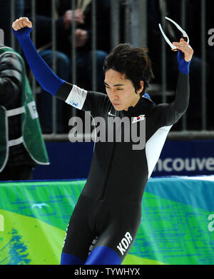 Korea's Lee Seung-Hoon celebrates after setting an Olympic Record of 12:58.55 in men's 10,000 meter speed skating in Vancouver, Canada, during the 2010 Winter Olympics on February 23, 2010. Sven Kramer of the Netherlands was disqualified and Lee's time held for a gold medal.         UPI/Roger L. Wollenberg Stock Photo