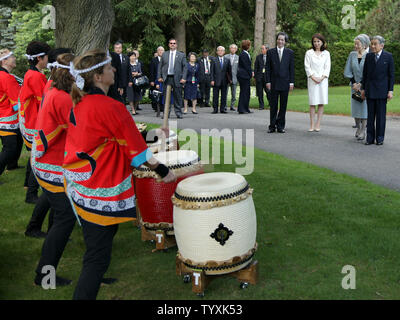 Japan's Ambassador to Canada, Tsuneo Nishida and wife Keiko (center) escort Emperor Akihito and Empress Michiko (right) to their official residence in Ottawa on July 5, 2009 for a reception with Japanese Canadians. The Imperial Couple is visiting Canada to mark the 80th anniversary of diplomatic relations between Canada and Japan.  (UPI Photo/Grace Chiu) Stock Photo