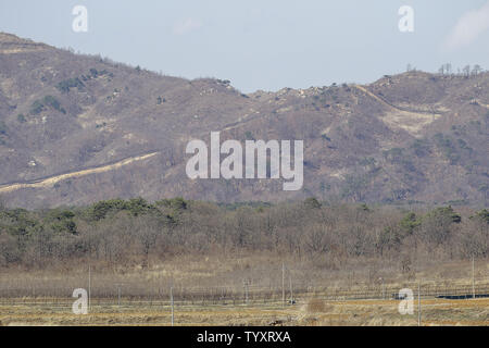 Cheorwon, GANGWON, SOUTH KOREA. 11th Apr, 2018. June 27, 2019-Cheorwon, South Korea-In this photos is file photo. taken date is April 11, 2018A View of Korean War battle of white horse hill and the Civilian Control Line and military defense line in Cheorwon, South Korea. White Horse Hill is Arrowhead Hill bak site. U.S. President Donald Trump have planed visit arrowhead Hill in DMZ this trip. Credit: Ryu Seung-Il/ZUMA Wire/Alamy Live News