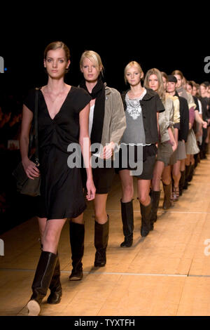 Models sport creations by Isabel Marant  during the spring/summer 2007 ready-to-wear collections presentations in Paris on October 2, 2006. (UPI Photo/William Alix) Stock Photo