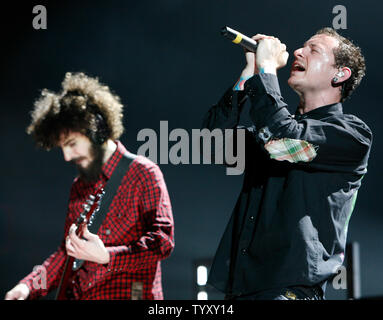 Brad delson of linkin park hi-res stock photography and images - Alamy