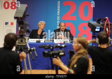 French Economy and Finance Minister Christine Lagarde (L) and Budget Minister Eric Woerth speak during a news conference to unveil the country's 2008 budget, in Paris, September 26, 2007. The two ministers of French President Nicolas Sarkozy's government unveiled today its first budget since taking office, with state spending under scrutiny after the prime minister warned that France was bankrupt. (UPI Photo/Eco Clement) Stock Photo