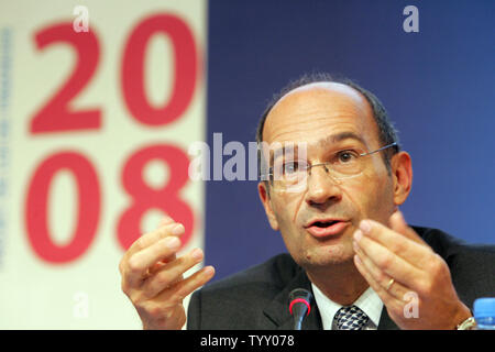 Budget Minister Eric Woerth speaks during a news conference to unveil the country's 2008 budget, in Paris, September 26, 2007. The two ministers of French President Nicolas Sarkozy's government unveiled today its first budget since taking office, with state spending under scrutiny after the prime minister warned that France was bankrupt. (UPI Photo/Eco Clement) Stock Photo