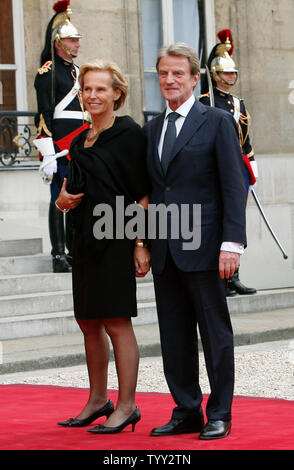 French Foreign Minister Bernard Kouchner and his wife Christine Ockrent arrive at the Elysee Palace before a meeting between French President Nicolas Sarkozy and U.S. President George Bush in Paris on June 13, 2008.  As part of his farewell Europe tour, Bush is holding talks with Sarkozy as France prepares to take over the six-month presidency of the European Union.   (UPI Photo/ David Silpa) Stock Photo