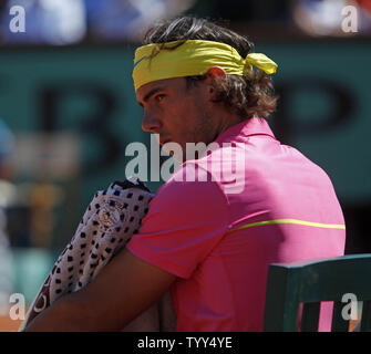 Spaniard Rafael Nadal pauses during his French Open third-round match against Australian Lleyton Hewitt at Roland Garros in Paris on May 29, 2009.  Nadal defeated Hewitt 6-1, 6-3, 6-1.   (UPI Photo/ David Silpa) Stock Photo