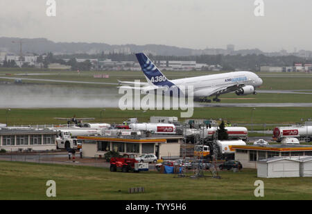 An Airbus A380, the largest passenger airliner in the world, takes off leaving a stream of vapor during a demonstration at the 48th International Paris Air Show at Le Bourget near Paris on June 15, 2009.   (UPI Photo/David Silpa) Stock Photo