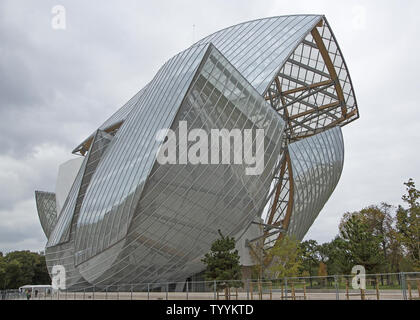 23 Louis Vuitton Foundation Designed By Frank Gehry Illustration