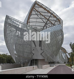 French president inaugurates new Louis Vuitton art museum