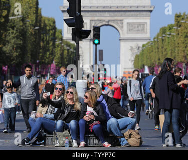 Parisians gather along the Avenue des Champs-Elysees during the 'Day Without Cars' in Paris on September 27, 2015.  The event, planned in conjunction with the global summit on climate change later this year, highlighted the need for European capitals to reduce air pollution.   Photo by David Silpa/UPI Stock Photo