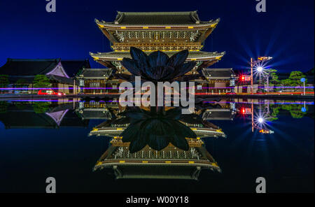 higashi-honganji temple at night Stock Photo