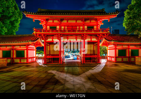 Yasaka shrine at night