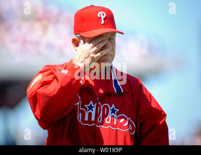 The Phillies' Manager Larry Bowa successfully argues to reverse a call which leaves Todd Pratt safe at first base as Philadelphia hosts St. Louis in an afternoon game at Citizens Bank Park in Philadelphia, on May 6, 2004. (UPI PHOTO/JON ADAMS) Stock Photo