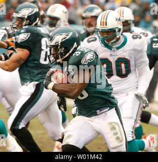 Philadelphia Eagles running back Brian Westbrook (36)dodges