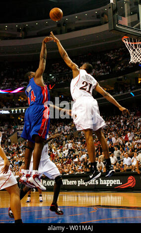 Philadelphia 76ers Thaddeus Young (21) goes high to block a shot by Detroit Pistons Jason Maxiell (54) during first quarter playoff action at the Wachovia Center in Philadelphia on April 27, 2008.   (UPI Photo/John Anderson) Stock Photo