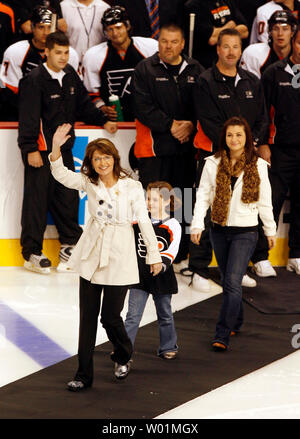 Republican Vice-Presidential candidate Alaska Gov. Sarah Palin waves to the crowd as she and her children, Piper (C) and Willow, walk onto the ice to drop the ceremonial puck for the home opener in Philadelphia at the Wachovia Center on October 11, 2008.       (UPI Photo/John Anderson) Stock Photo