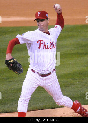 Clark] Phillies 2008 World Series champion Jamie Moyer from Souderton PA  threw out the first pitch. Gotta love the fit #RedOctober : r/phillies