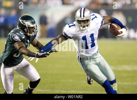 Dallas Cowboys' Roy Williams wears the jersey of teammate Marion