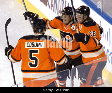 Claude Giroux 28 Philadelphia Flyers 2010 Winter Classic 