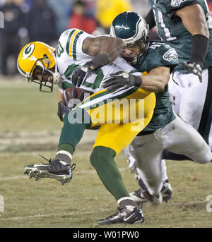 Philadelphia Eagles wide receiver Jeremy Maclin (18) talks with Dallas  Cowboys safety Gerald Sensabaugh (43) during an NFL football game, Sunday,  Jan. 3, 2010 in Arlington, Texas. (AP Photo/Erich Schlegel Stock Photo -  Alamy