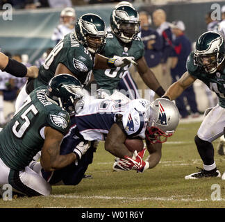 Philadelphia Eagles Juqua Parker (75) tries to drag down New York