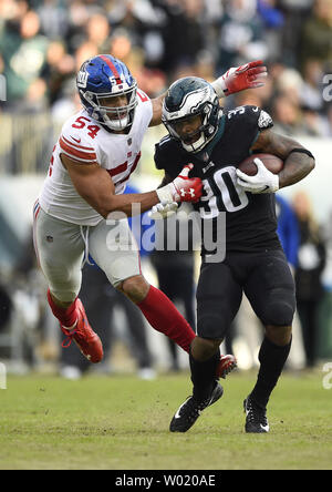 New York Giants outside linebacker Alec Ogletree (52) walks off the ...