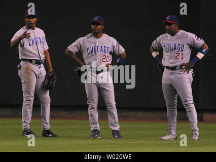 Chicago Cubs outfielders Tom Goodwin (leftfielder), centerfielder Corey Patterson and rightfielder Sammy Sosa chat during a Cubs' pitching change against the Arizona Diamondbacks.  The Diamondbacks defeated the Cubs 10-1at Bank One Ballpark in Phoenix April 27, 2004.     (UPI Photo/Will Powers) Stock Photo